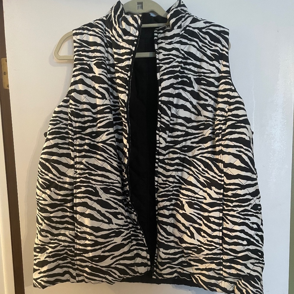 Jones New York reversible quilted puffer vest.